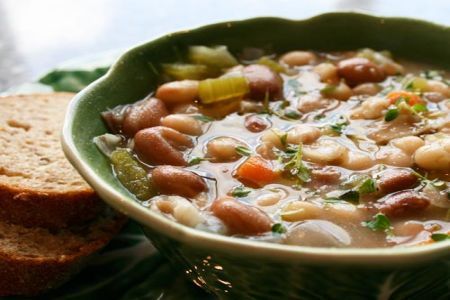 Ciorba taraneasca cu carne de porc si verdeata